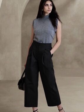 Banana Republic Wide Leg Cropped Chino Pants Womens Size 14 Black Pleated Front